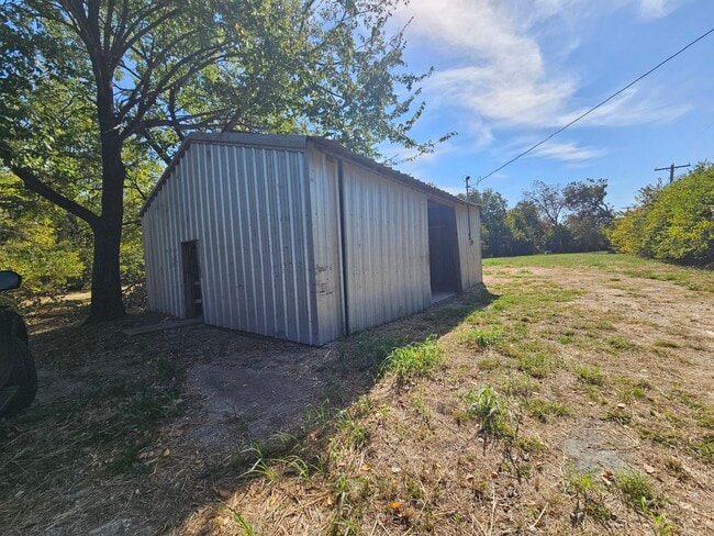 Photo - 1107 Esma St