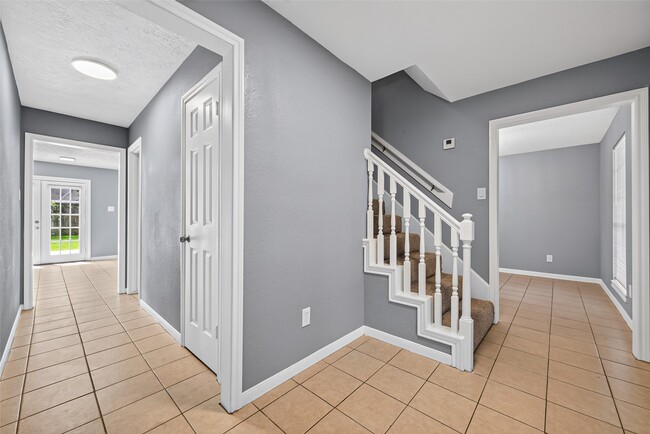 Photo - 6715 Greenvale Ln