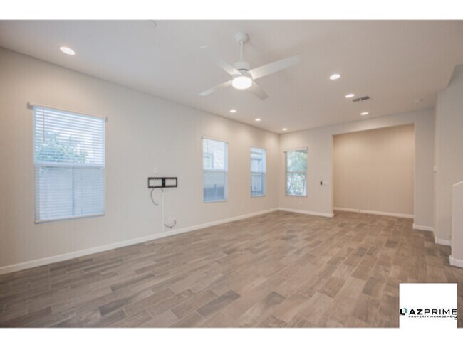 Photo - Stunning 3/2.5 Phoenix Townhouse in Gated ...