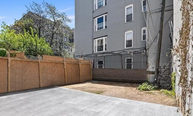 Photo - 5 bedroom in Bronx NY 10458