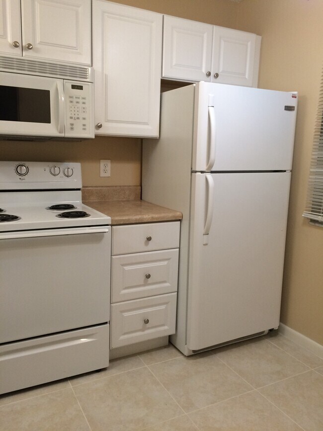 Stove with microwave - 6649 Somerset Dr Unit #102