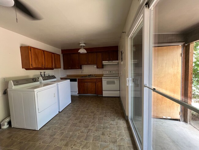 Photo - 4560 Everett Ct Unidad 4560