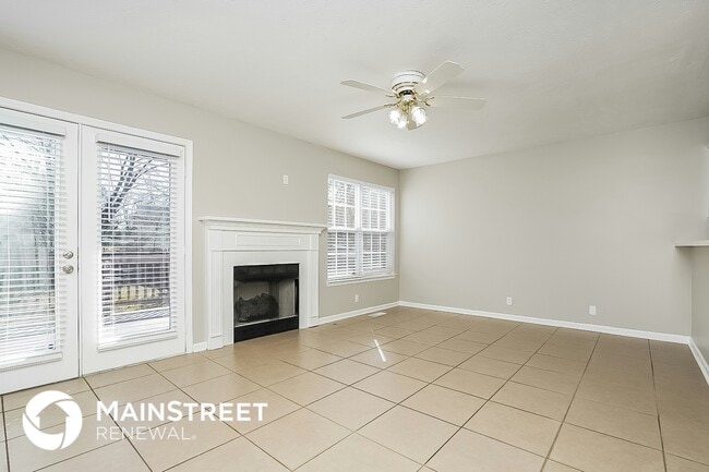 Photo - 736 Stone Hedge Dr