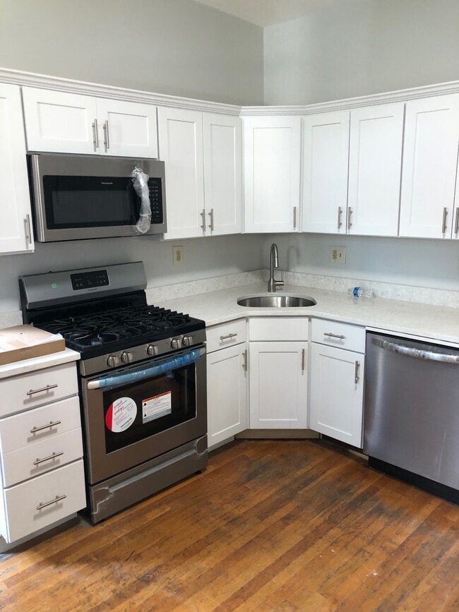 Building Photo - 336 Centre St Unit 1