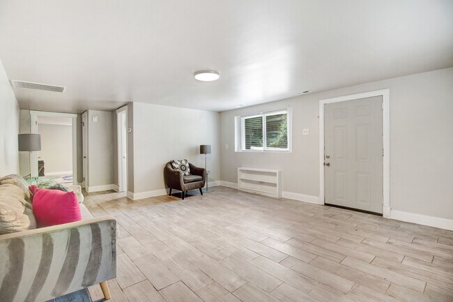 105 Pineland Cir