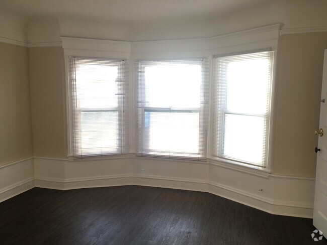 Building Photo - 147 Woodrow Street Unit Front Lower Bedroom Rental