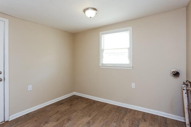 Photo - 2121 Cherry Ln