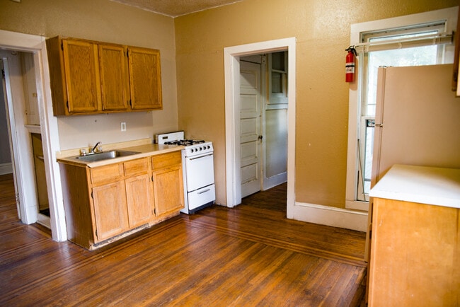 Photo - 2108 Talmage Ave SE