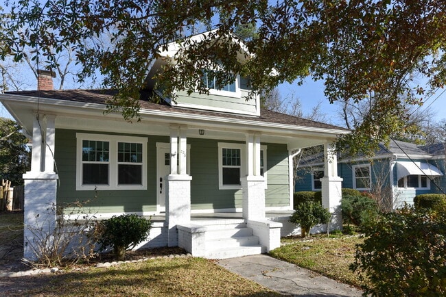Building Photo - Super Cute Bungalow