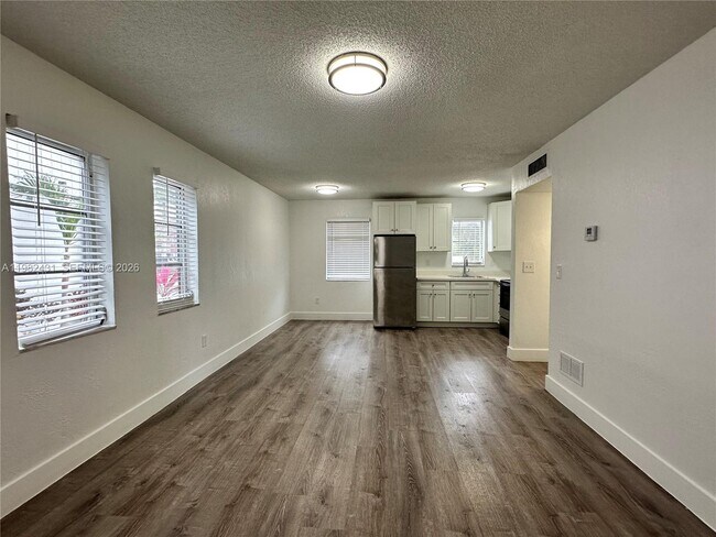 Building Photo - 2910 Pierce St Unit 101