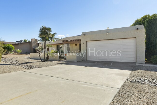 Photo - 807 E Country Gables Dr