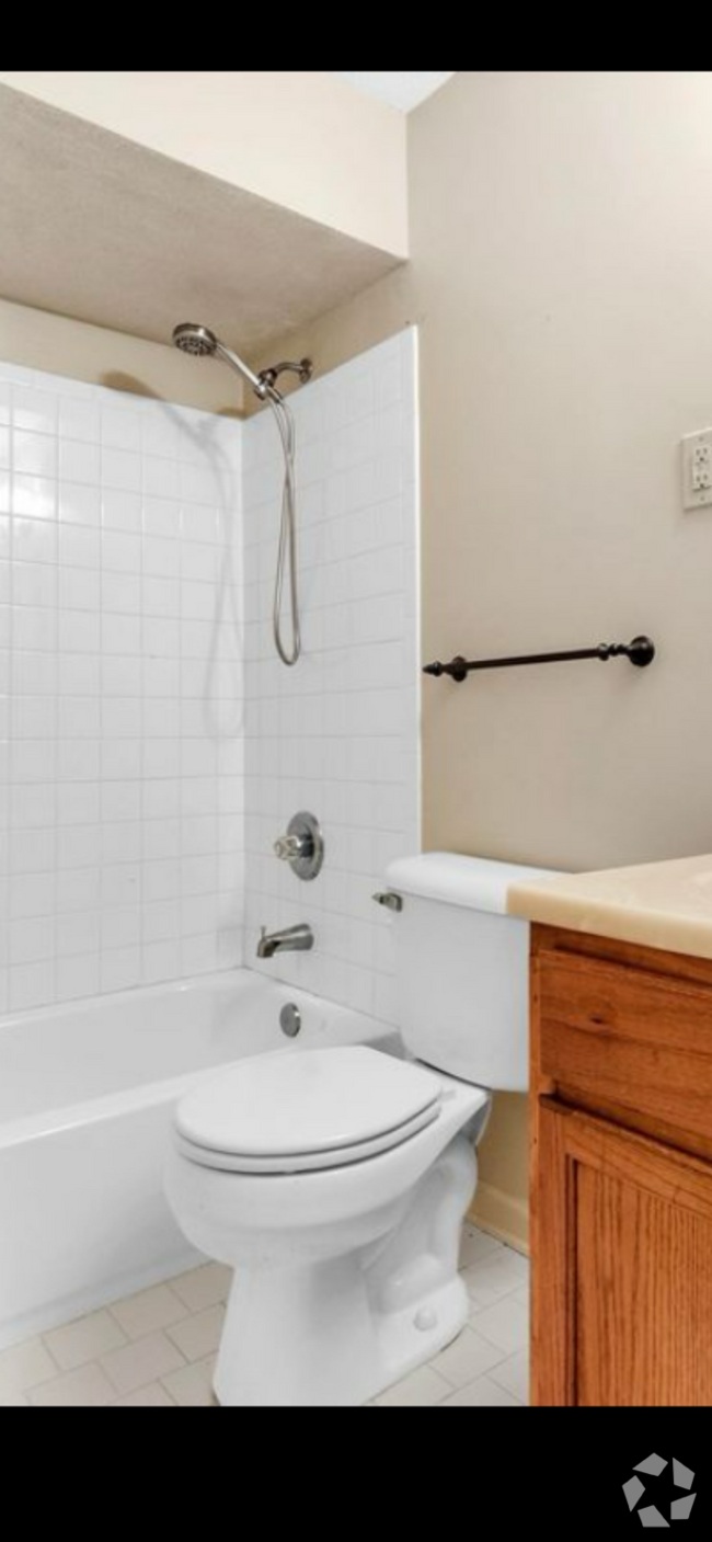 Building Photo - 5668 Los Gatos Dr Unit 1 Rental