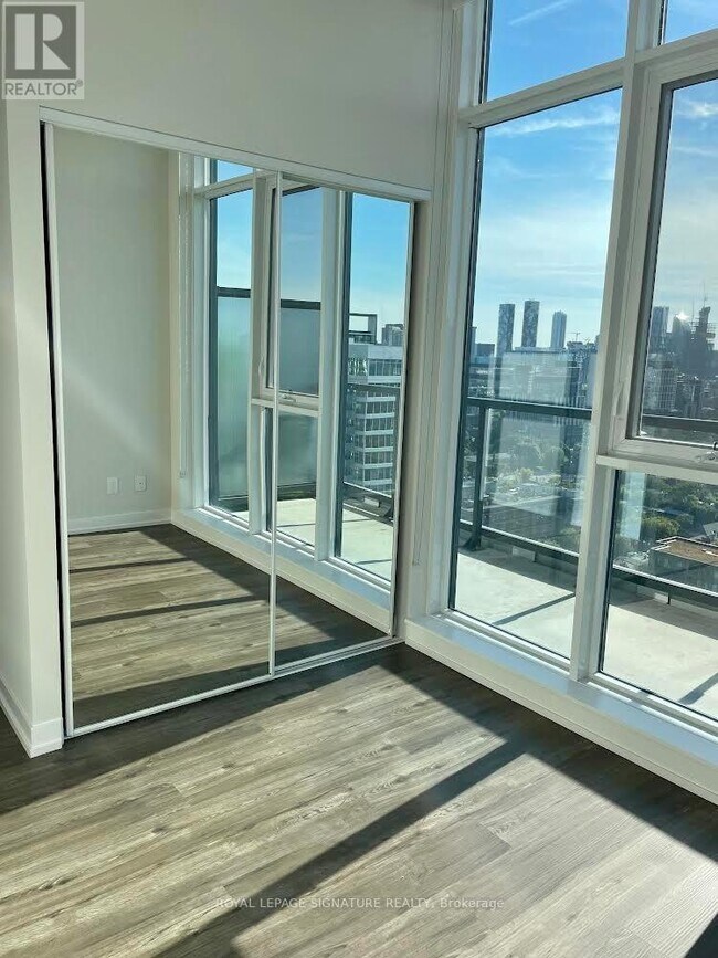 Photo - 25 Nicholas Ave Unit 2801