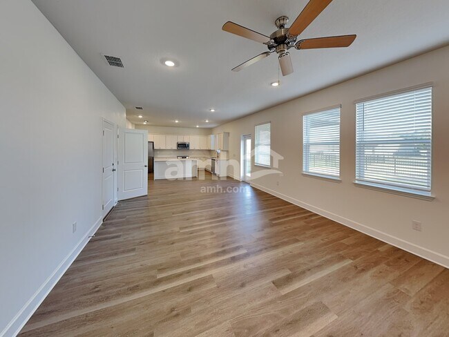 Photo - 2908 20th Ave W