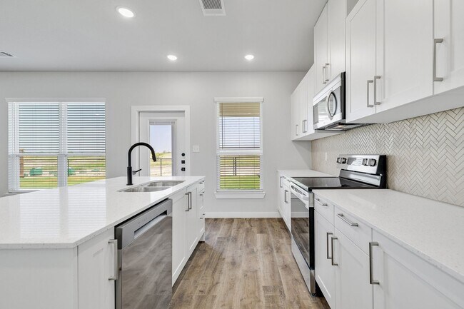 Photo - AVAILABLE NOW! LUXURIOUS DUPLEX LOCATED ON 1-ACRE LOT IN MIDLOTHIAN, TX!
