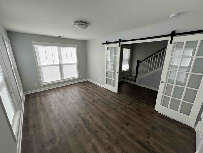 Photo - 738 Bellevue Rd