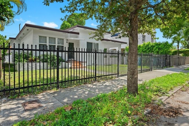 Photo - 2227 SW 17th St