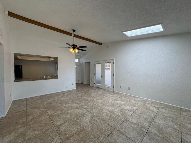 Photo - Bright & Spacious 2 Bedroom Condo with Vaulted Ceilings in Phoenix Unit 10