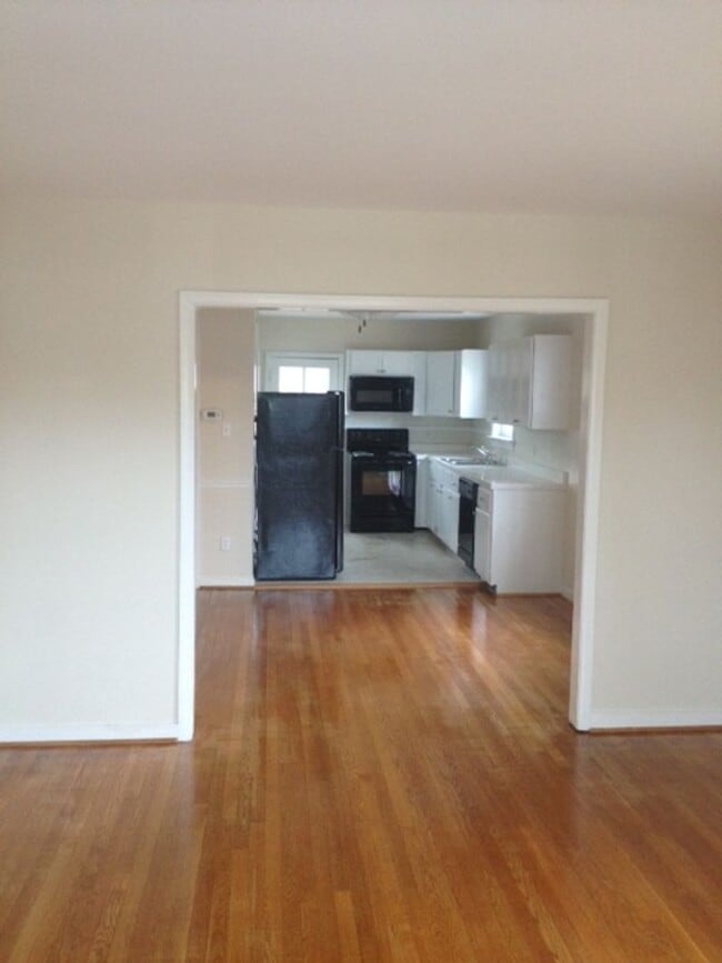 Building Photo - 5307 W Franklin St Unit Apt. 1 (Downstairs)