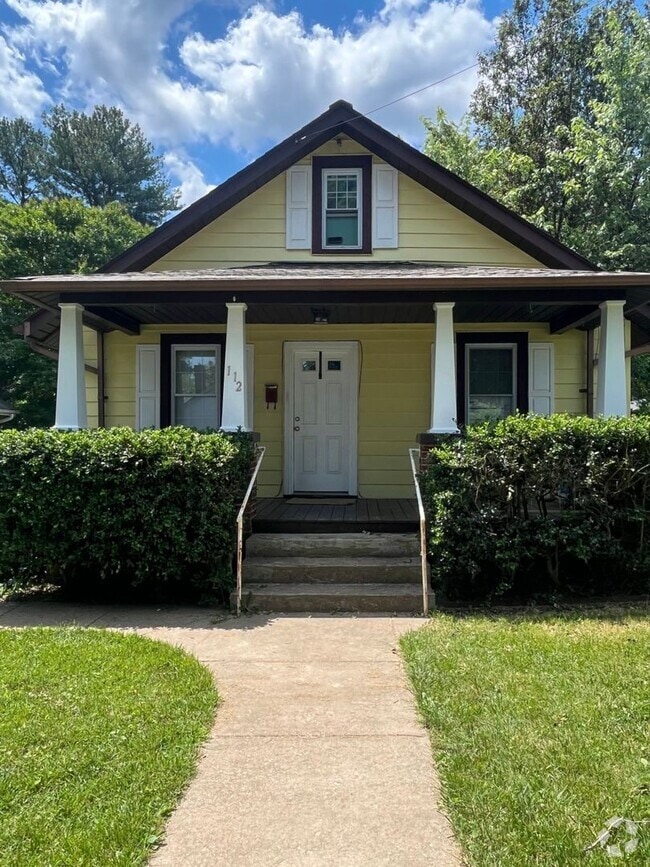 Building Photo - CUTE & COZY HOME ONLY MINUTES TO DOWNTOWN ...