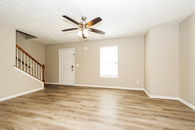 Photo - 113 Lyndhurst Dr