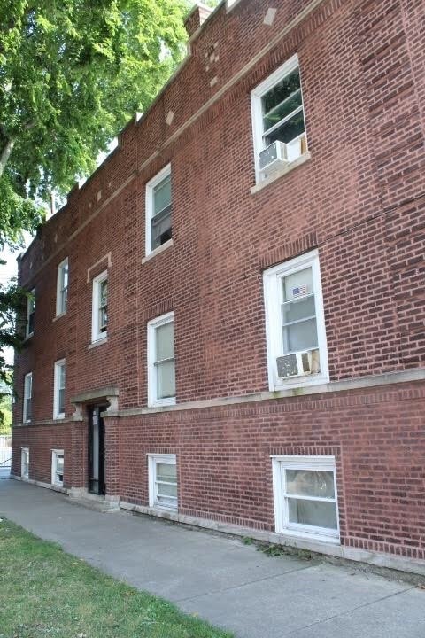 Building Photo - 1623 W 61st St Rental