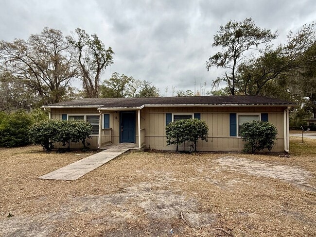Building Photo - Spacious 3-Bed, 2-Bath Home with Private Yard in NW Gainesville