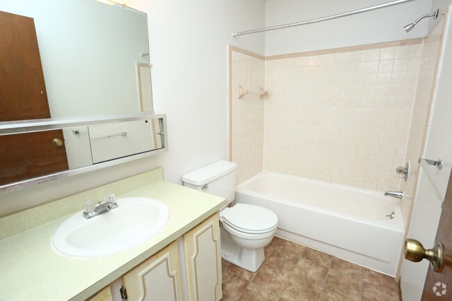 1bdrm bathroom view - Baypointe Apartments