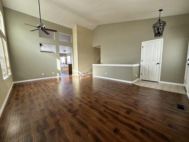 Photo - 113 Manilla Dr