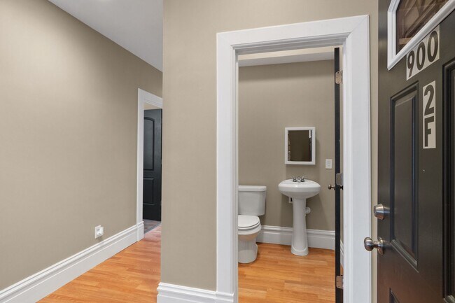 Photo - Attn: PARTY ANIMALS Unit 900 2F - 683