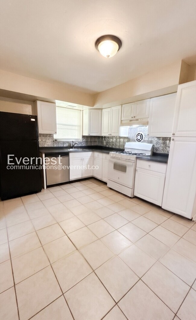 Photo - Charming 3-Bedroom Home with Central A/C and Carport Parking / 3 beds 1 bath / Available now!