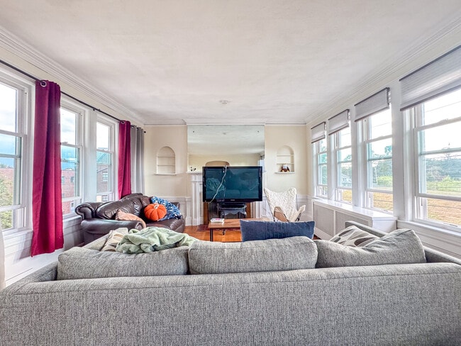 Building Photo - 28 Manet Rd Unit 2