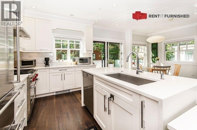 Photo - 930 W 15th Ave