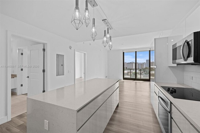 Photo - 101 Diplomat Pkwy Unit 0804