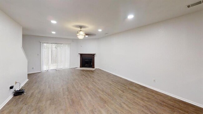 Photo - 1606 Mill St Unidad B