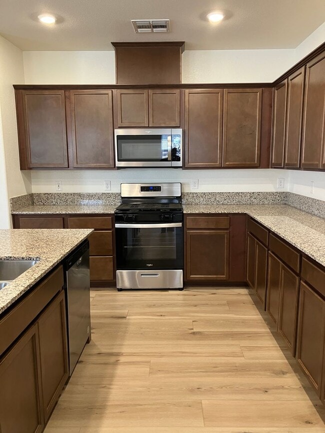 Photo - 1977 Apiary Wy