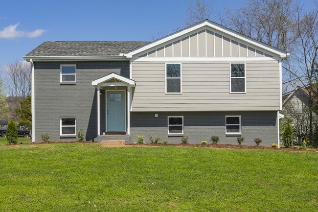 Building Photo - Available June. Large house, fenced back yard, renovated, fenced back, pets ok, great for house s...