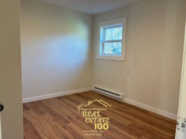 Photo - 2633 NE Holmes Rd