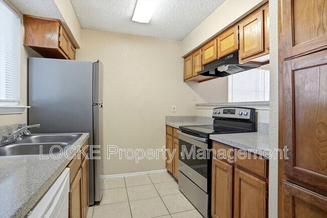 Photo - 2408 Summer Pl Dr