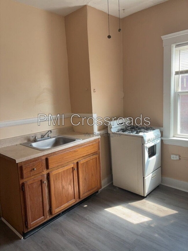 1388 W 91st St Unit 4