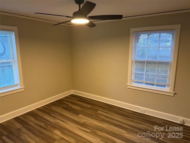 Photo - 3516 The Plaza