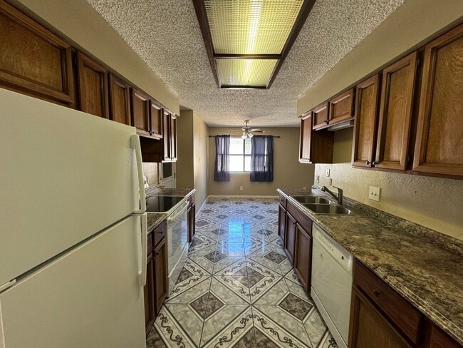 Photo - 831 Swinging Spear Rd