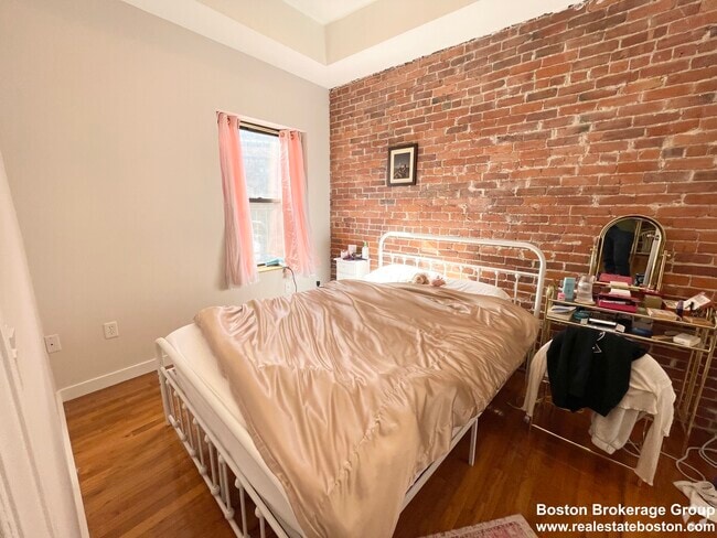 Building Photo - 71 Gainsborough St Rental