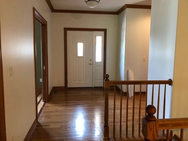 Photo - 859 Clearwater Cv W