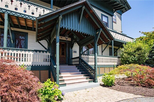 Photo - 35 Chastellux Ave