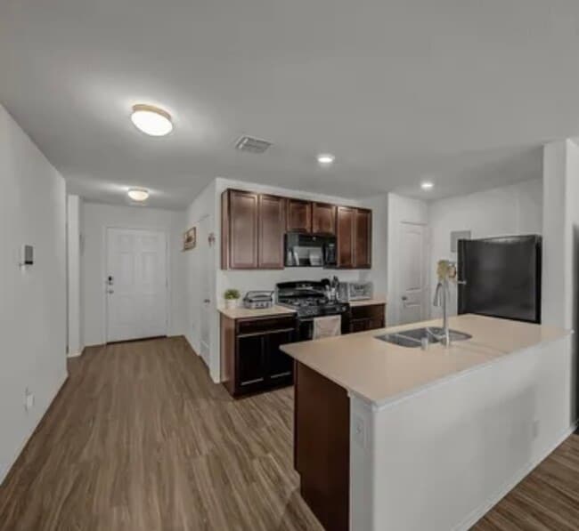 Photo - 5689 McClelland St