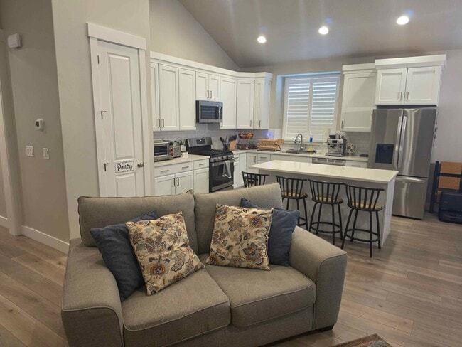 Photo - 1434 E Erickson Knl Ln