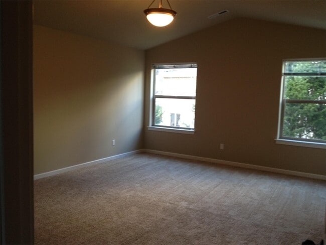 Photo - 425 N Vernonia Rd