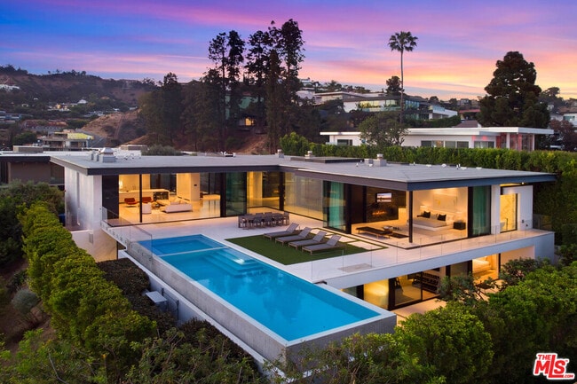 Photo - 1536 Blue Jay Way