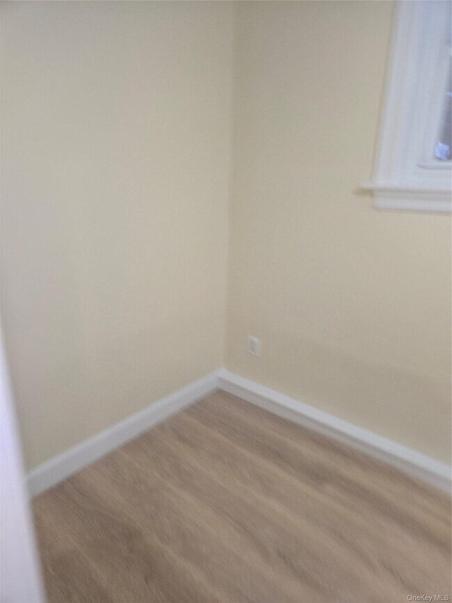 5801 Snyder Ave Unidad walk-out basement